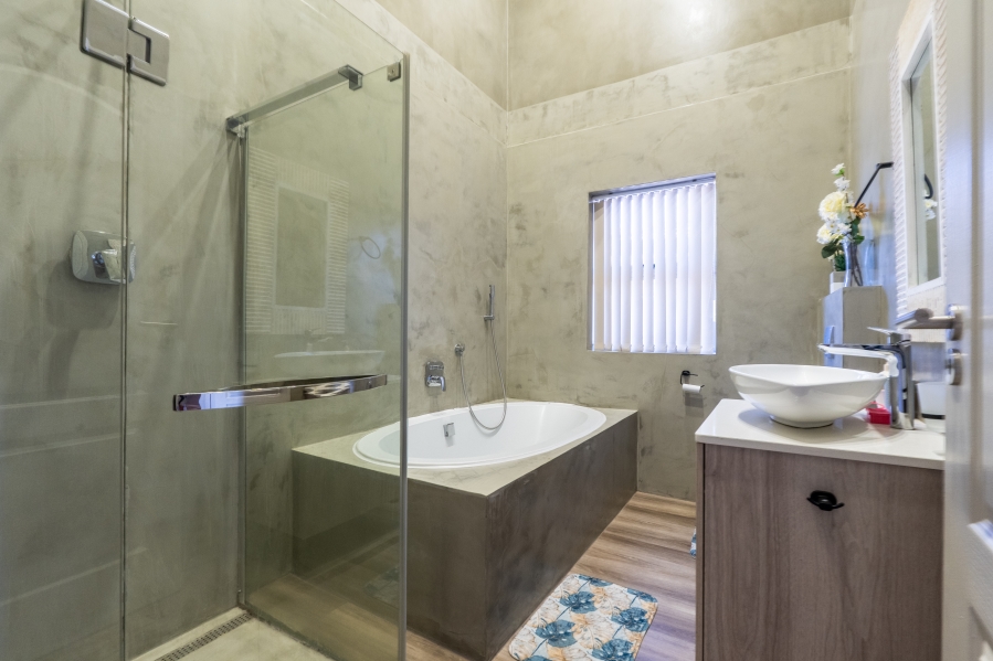 4 Bedroom Property for Sale in Monte Christo Western Cape